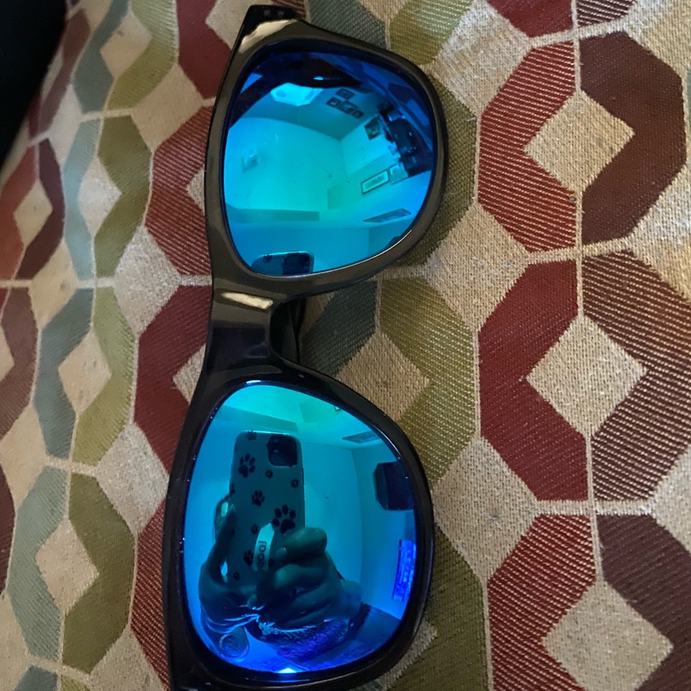 Blenders sunglasses black: blue polarized lenses